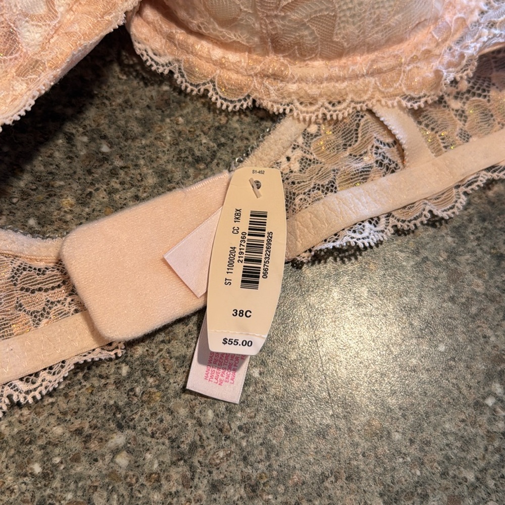 New Victorias secret lace bra - Picture 2 of 3
